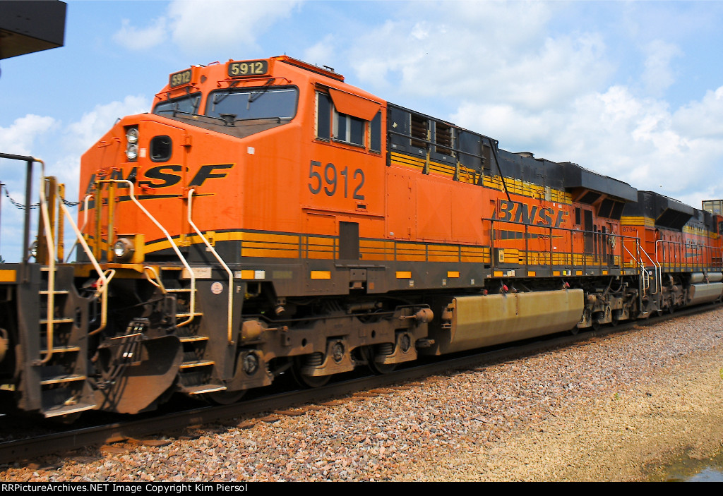 BNSF 5912